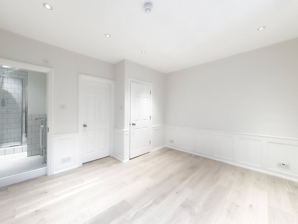 Property photo 3 of 6 Marlborough Court