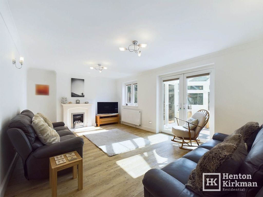 Property photo 2 of 27