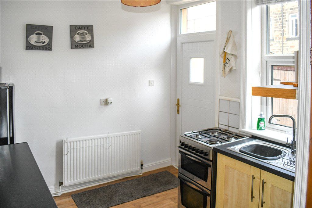 Property photo 3 of 6 Kitchen