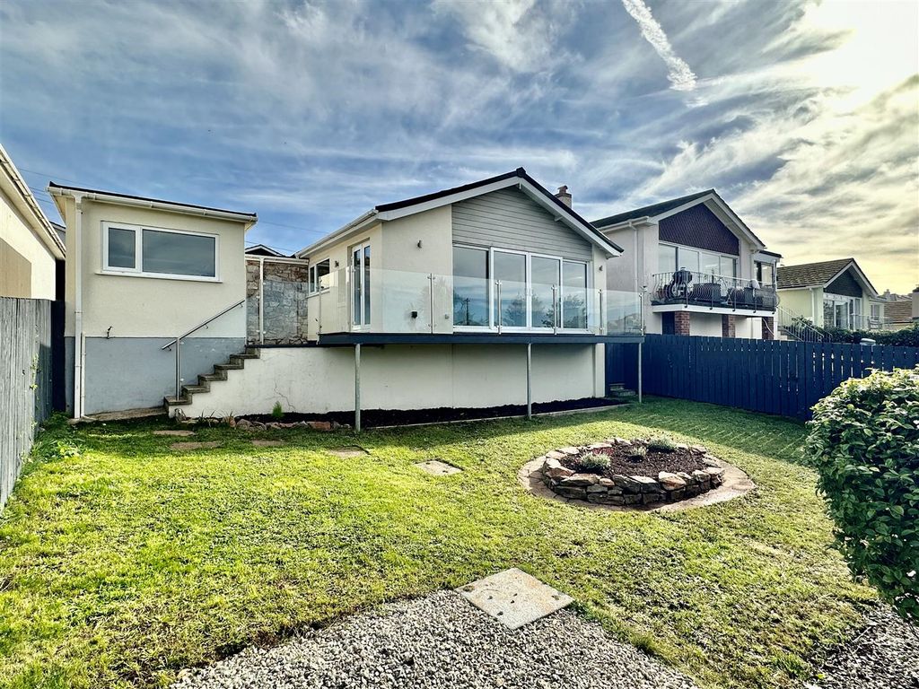 Property photo 2 of 13 19 Wall Park Close Garden A.Jpeg