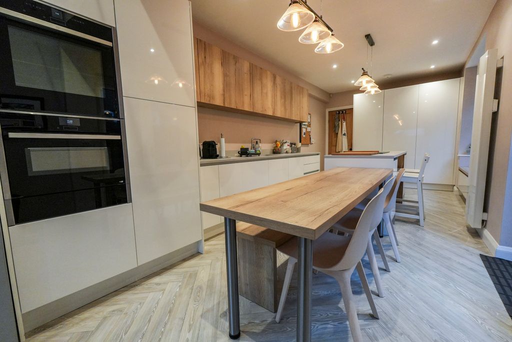 Property photo 3 of 38 Kitchen/Family Room