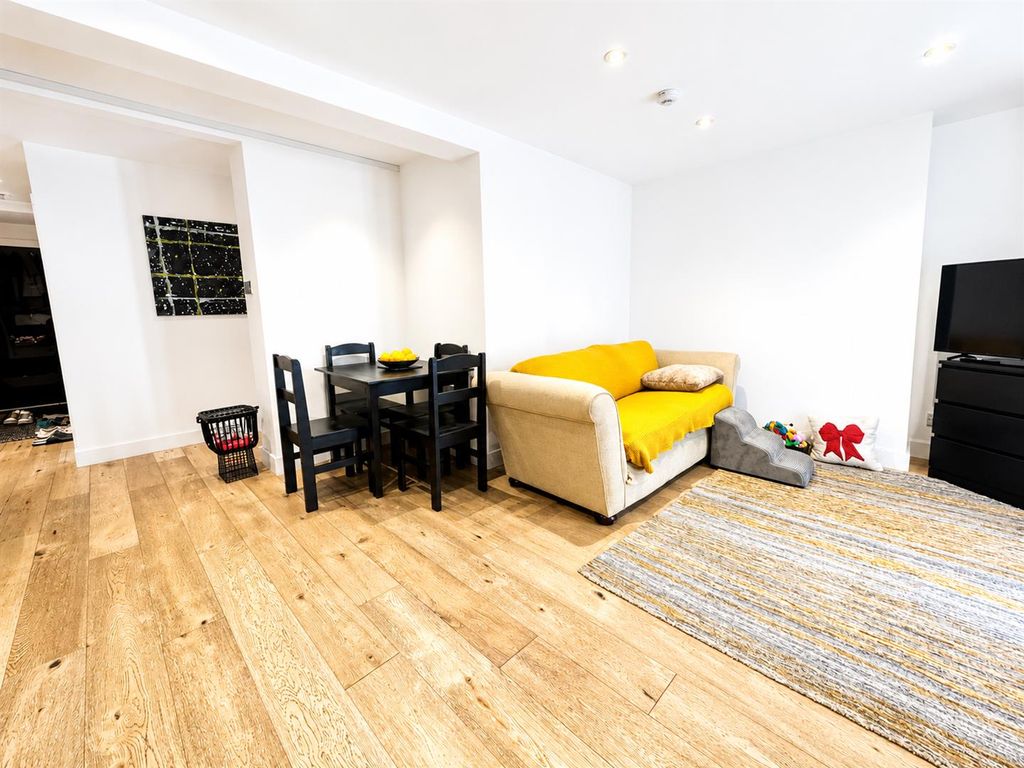 Property photo 3 of 11 2