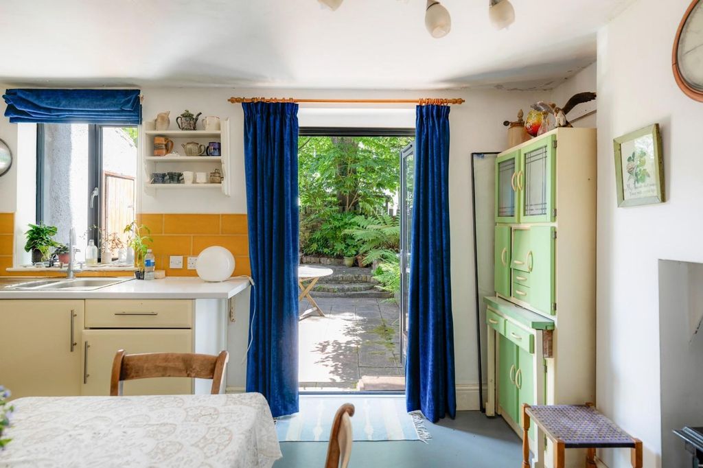 Property photo 3 of 18