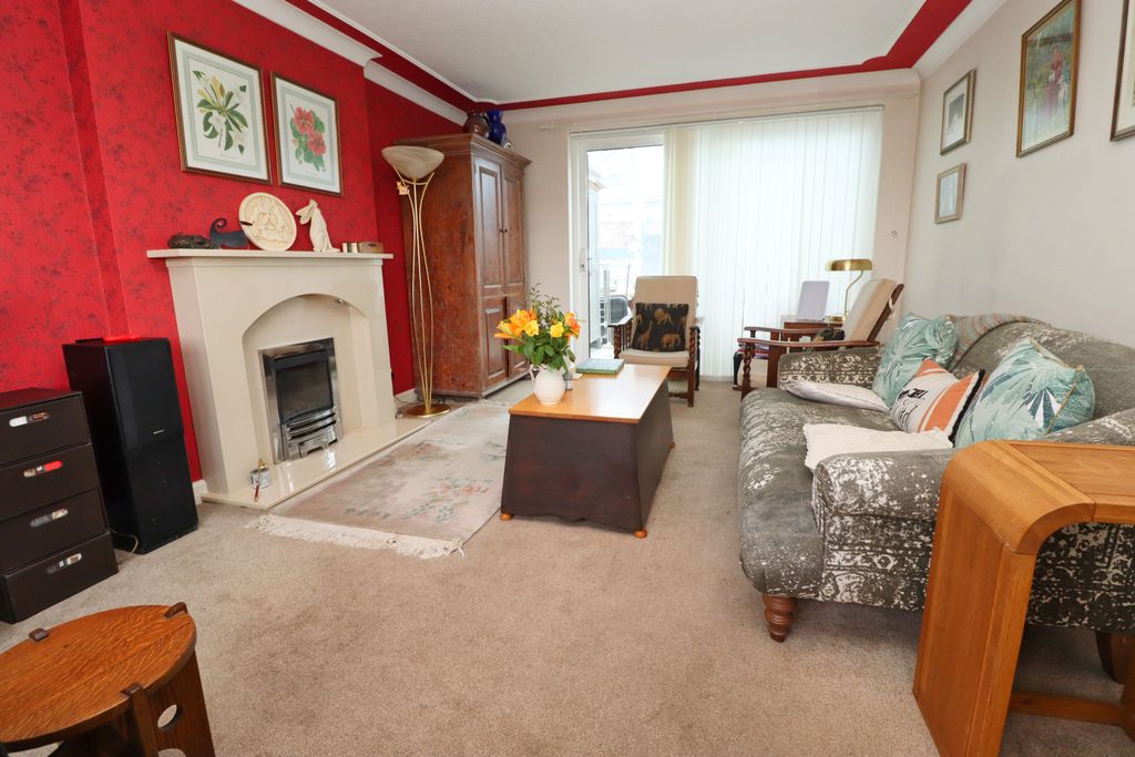 Property photo 3 of 14 8