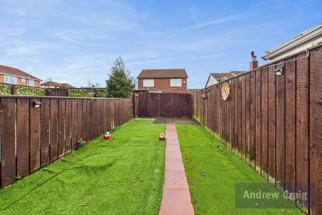 Property photo 3 of 12 Garden