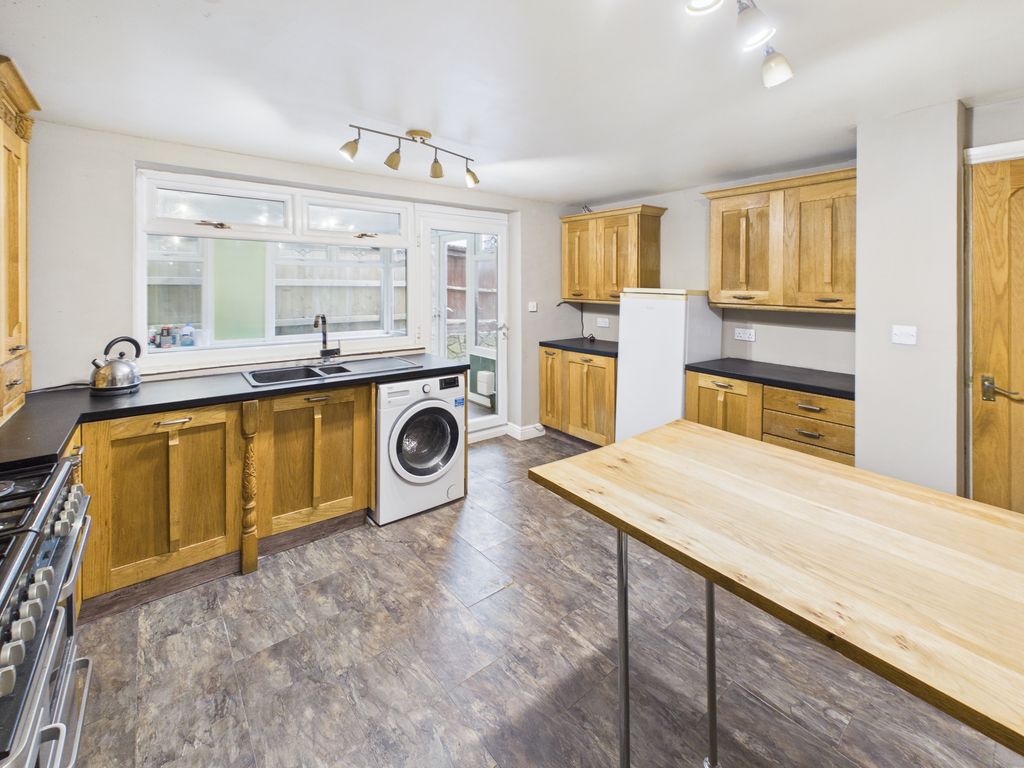 Property photo 2 of 17 Kitchen