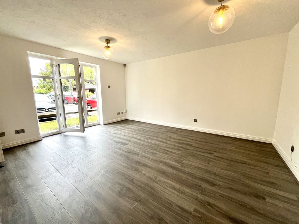 Property photo 3 of 12 Lounge