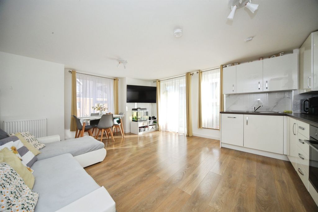 Property photo 2 of 9