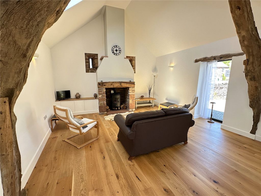 Property photo 3 of 38 Picture No. 12