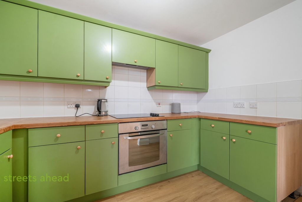 Property photo 2 of 13 223cd6F6-3A71-489...