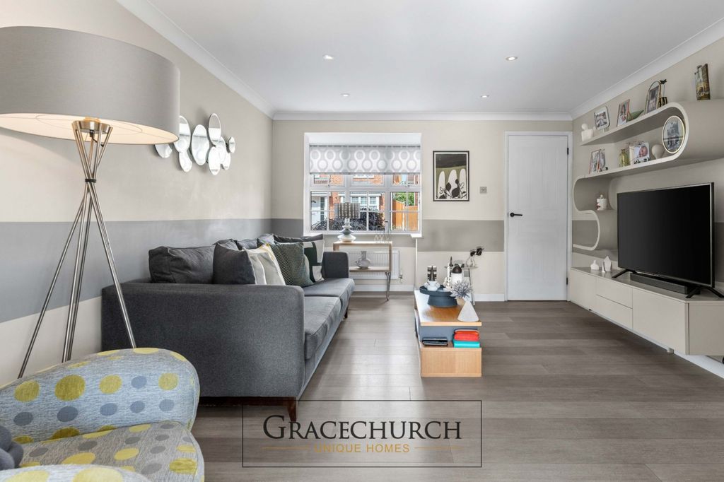 Property photo 3 of 27 Lounge