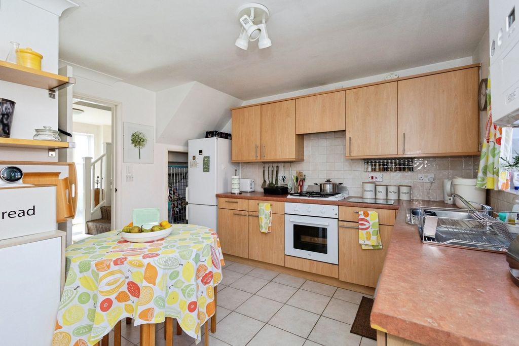 Property photo 3 of 18 Kitchen