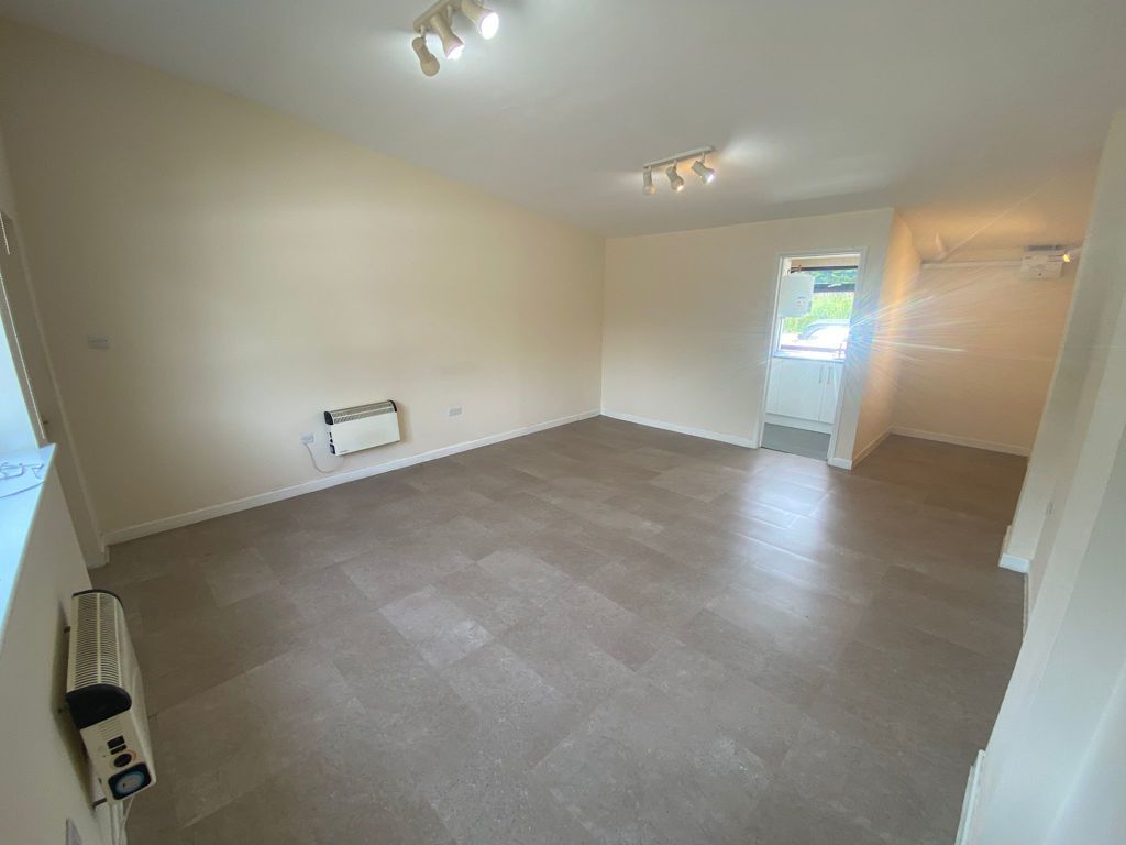 Property photo 2 of 8 Photo 9