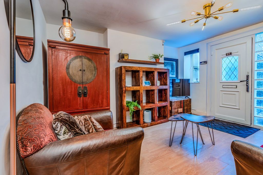 Property photo 1 of 21