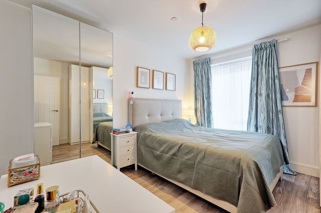 Property photo 3 of 28