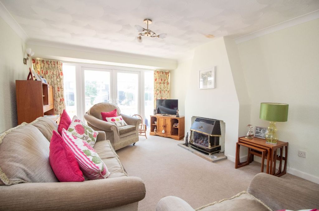 Property photo 2 of 19