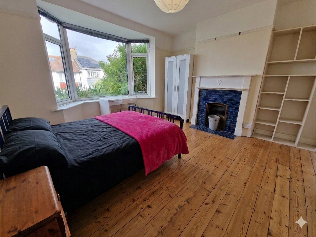 Property photo 2 of 10 Bed 1.2