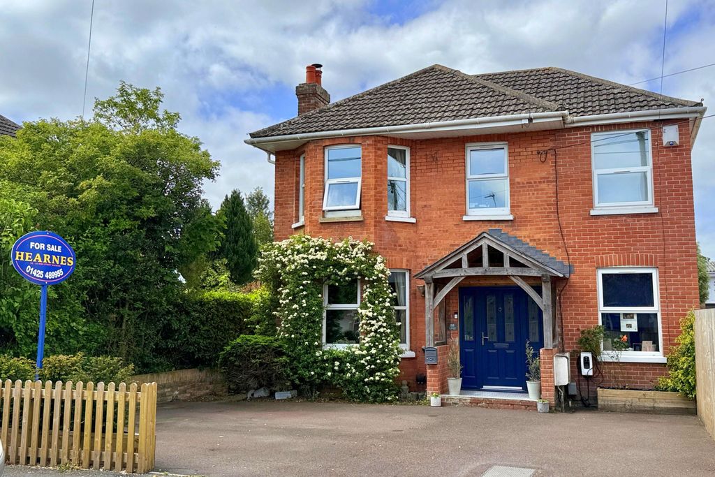 Property photo 1 of 27 4 Bed Detached Family Home