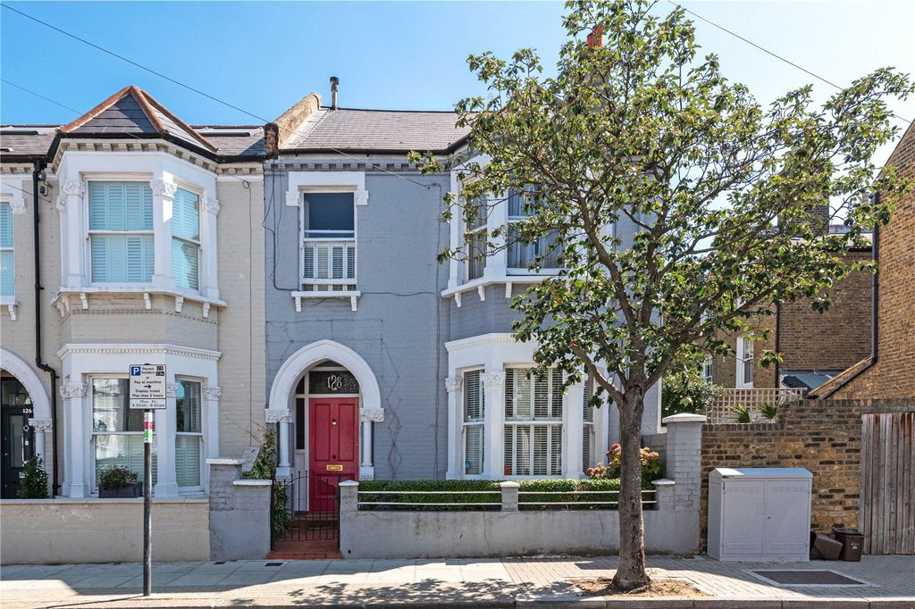 Property photo 1 of 17 External