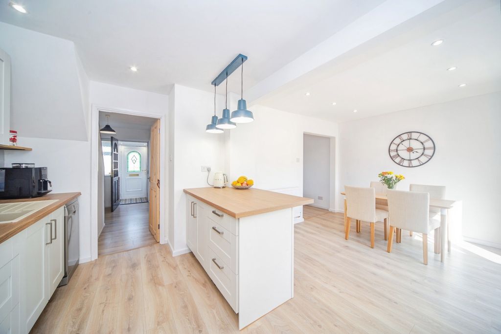 Property photo 2 of 17 Pbox-Img.Jpg