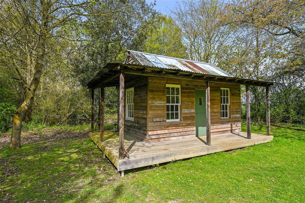 Property photo 3 of 28 Picture No. 01