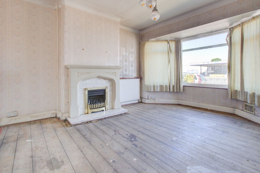 Property photo 2 of 21