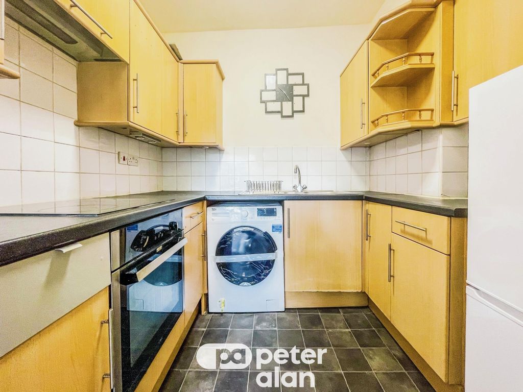 Property photo 3 of 14 Kitchen