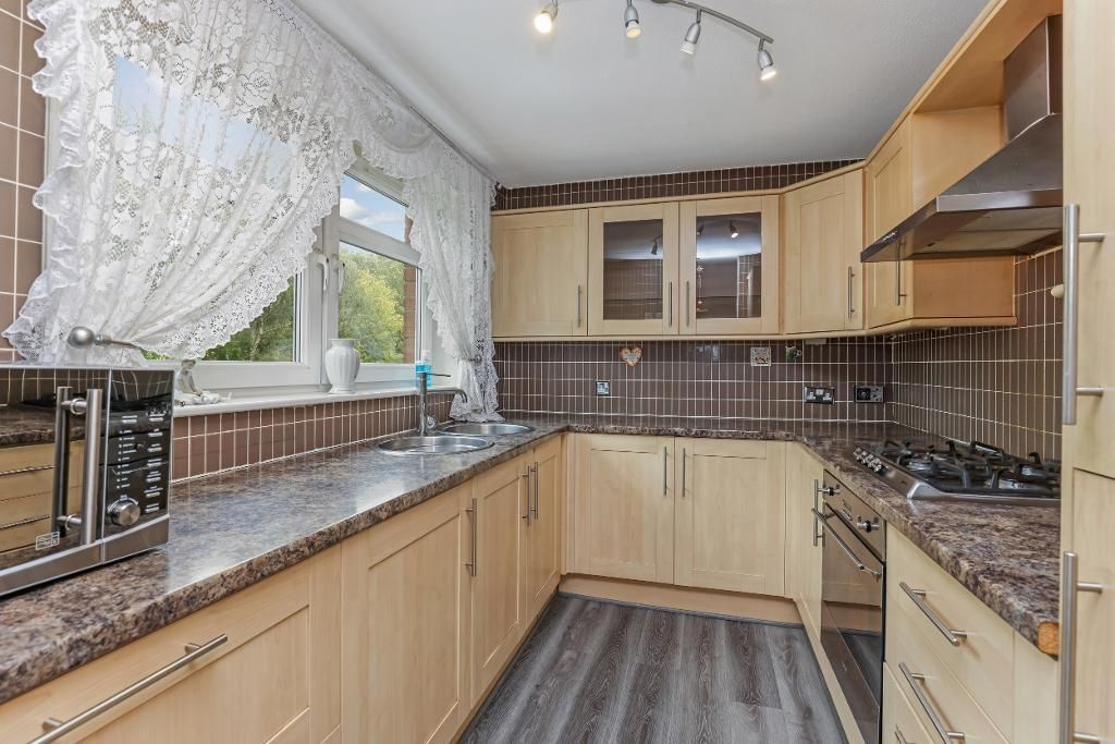 Property photo 3 of 21 Kitchen