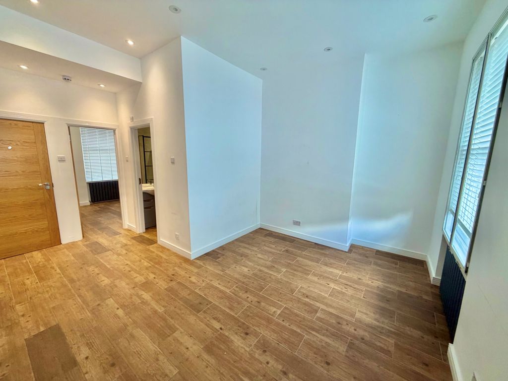 Property photo 3 of 7 Gallery