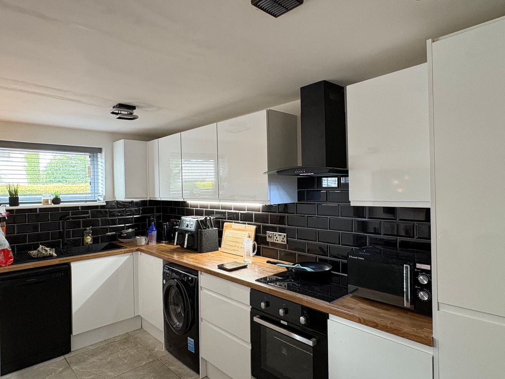 Property photo 1 of 3 Kitchen