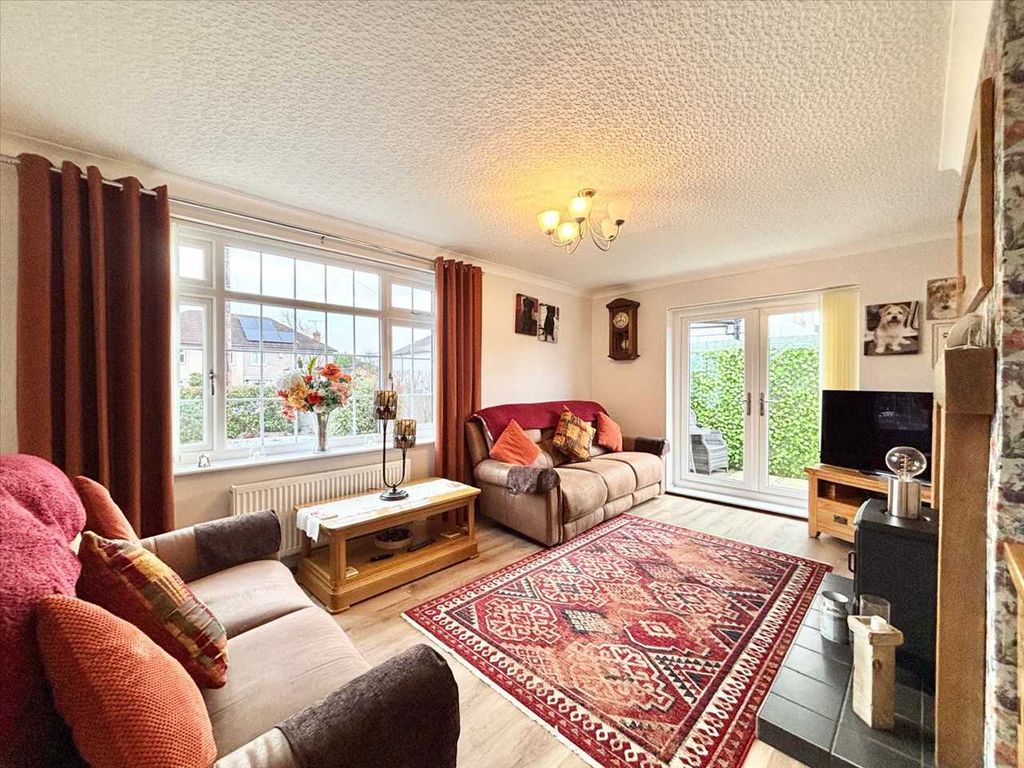 Property photo 2 of 23 Lounge