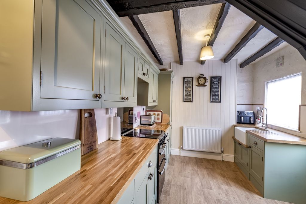 Property photo 3 of 14 Ewemove Estate Agents Scunthorpe - Kitchen