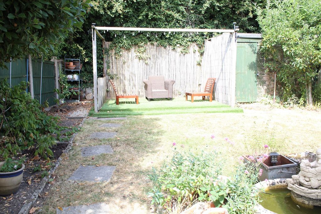Property photo 2 of 9 Outside