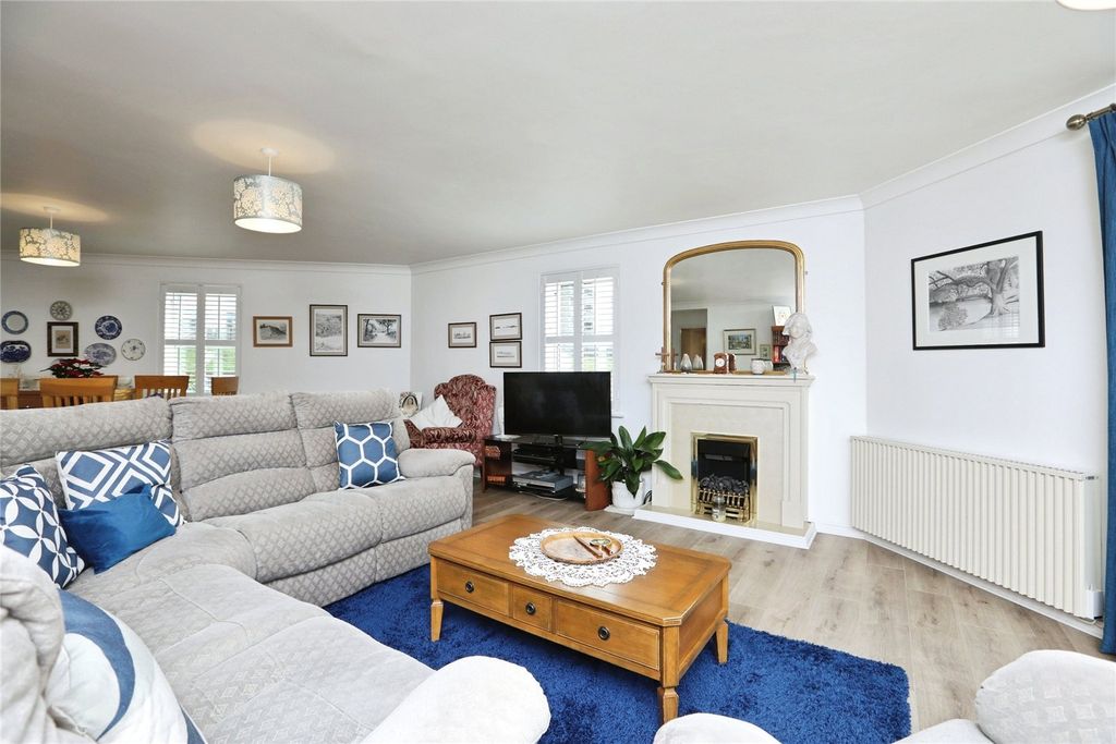 Property photo 1 of 38 Lounge