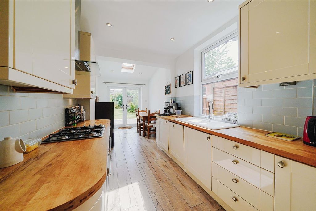Property photo 3 of 25 Breakfast Kitchen