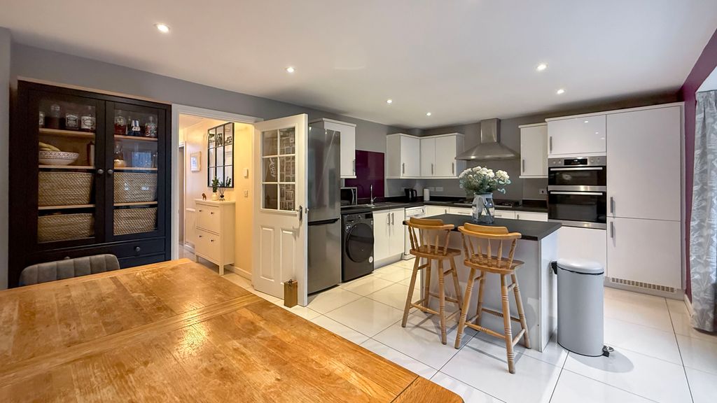 Property photo 3 of 20 Kitchen/Dining Room