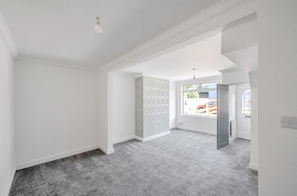 Property photo 3 of 20 1355770-20-68d136...