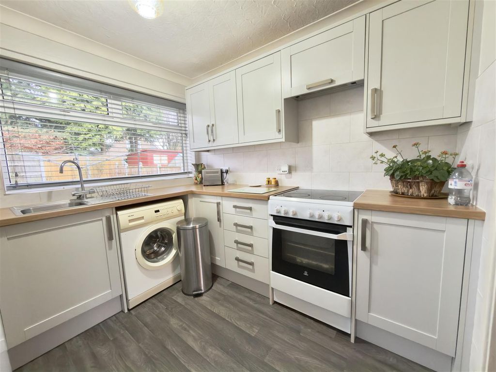 Property photo 2 of 15 Kitchen