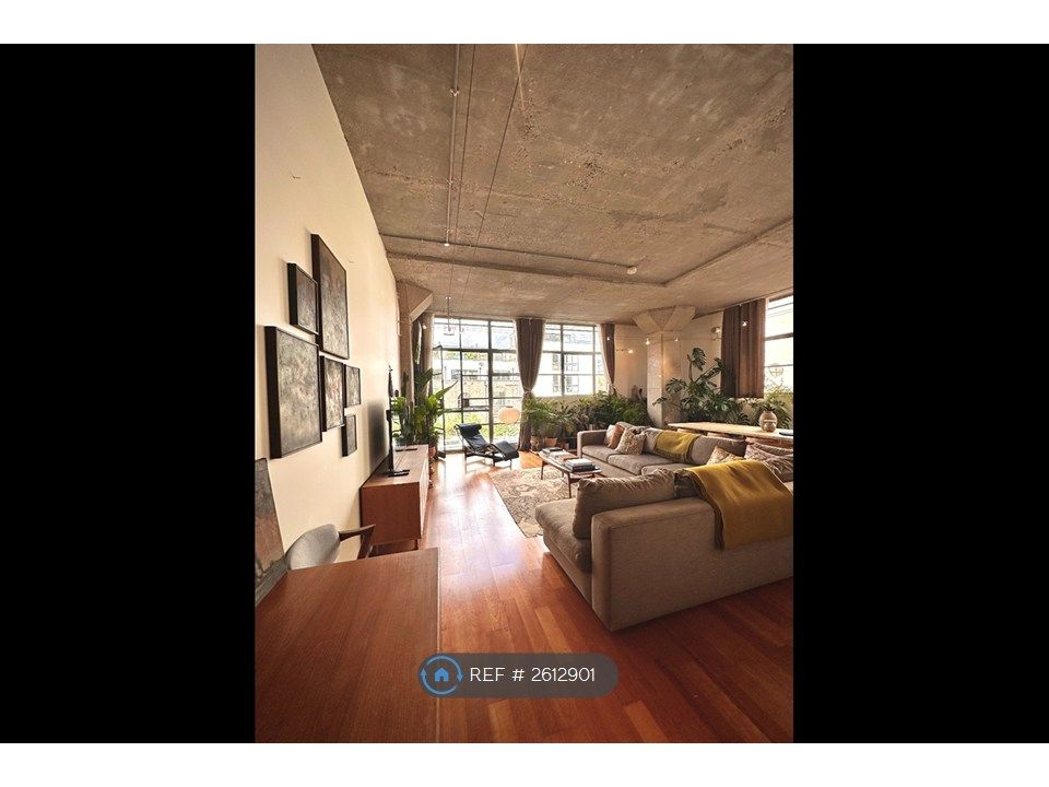 Property photo 1 of 22 Living Room