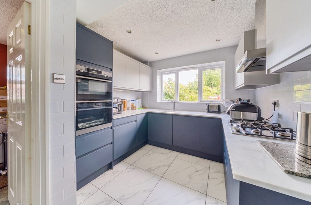 Property photo 3 of 27 1313161-15-685A64d31B0c0