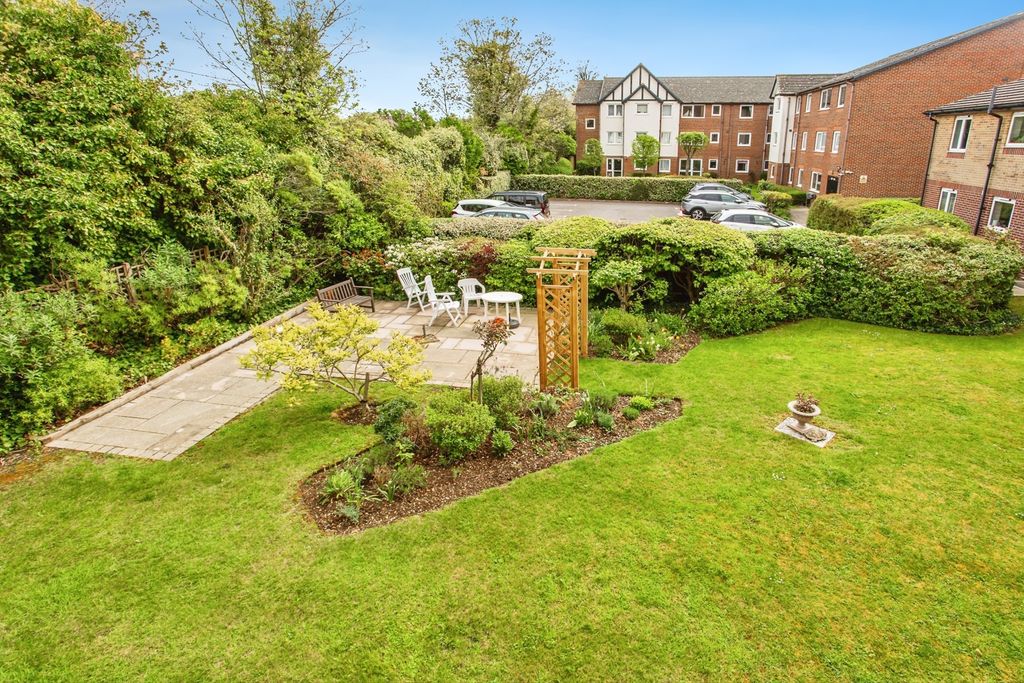 Property photo 2 of 15 Garden Outlook