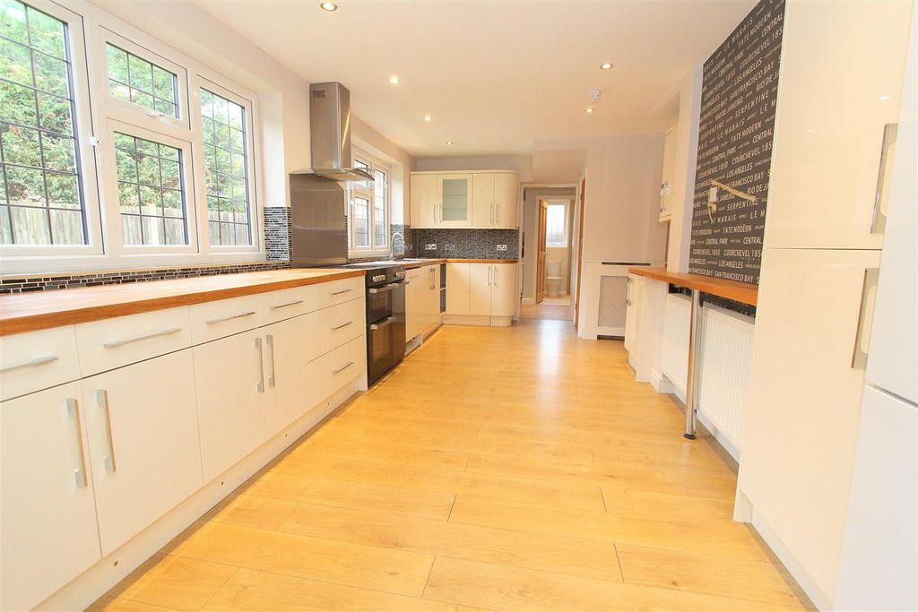 Property photo 3 of 24 Kit B.Jpg