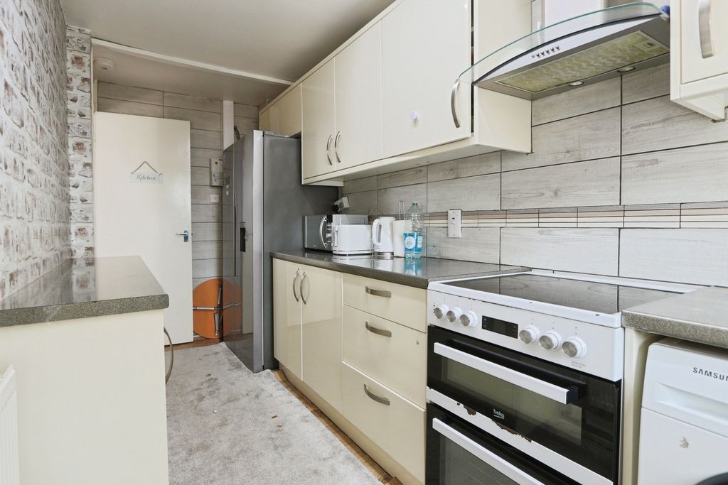 Property photo 3 of 9 4040449