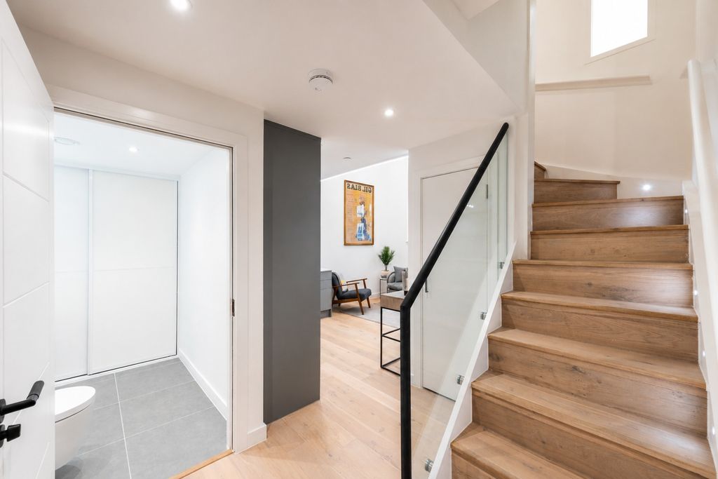 Property photo 2 of 10 4398311