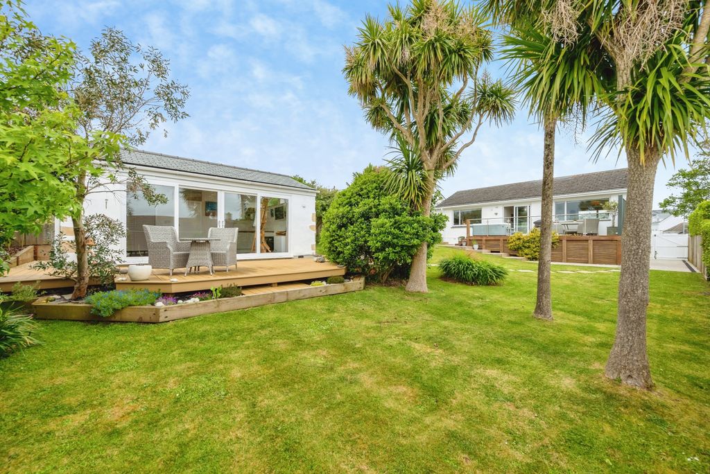 Property photo 1 of 21 Rear Garden