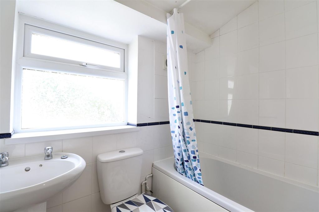 Property photo 3 of 14 Bathroom