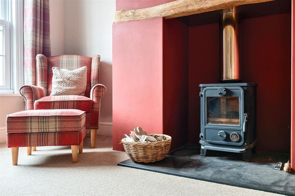 Property photo 2 of 25