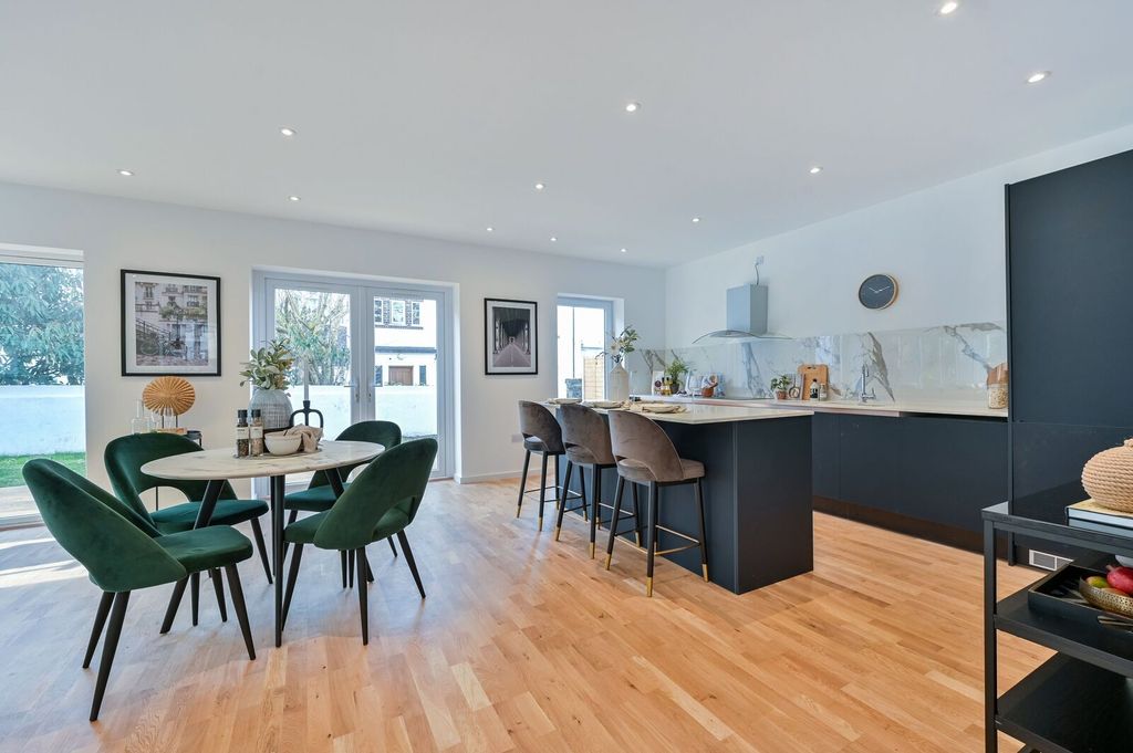 Property photo 1 of 54