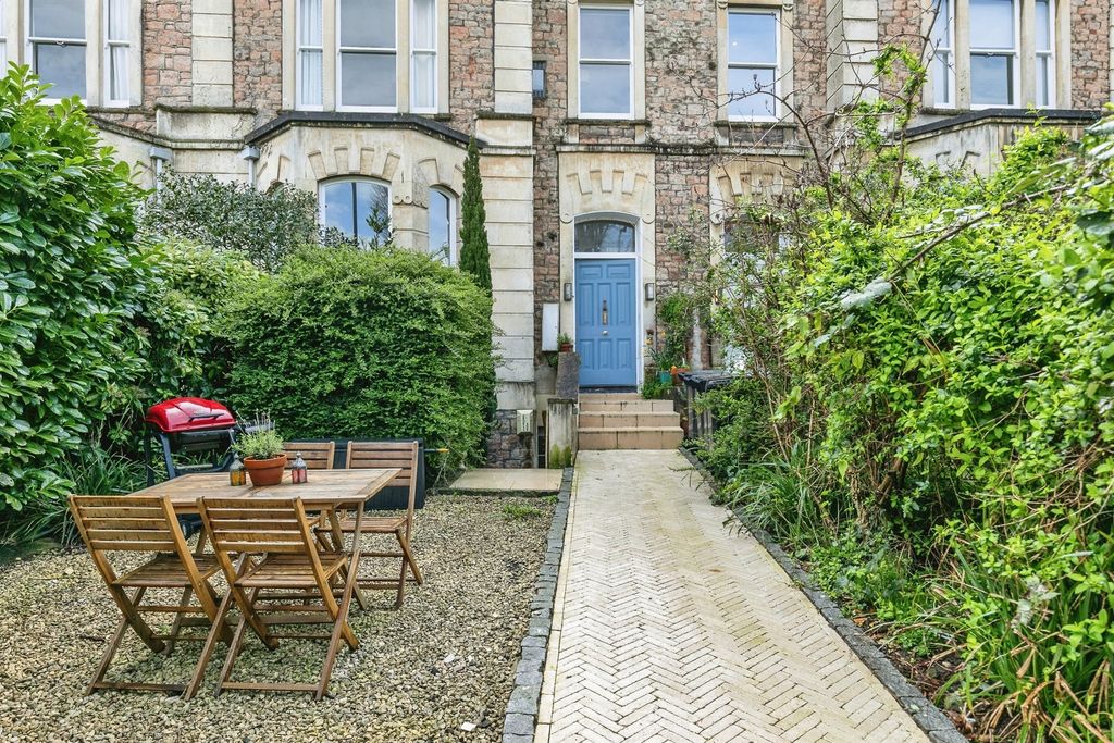 Property photo 3 of 19