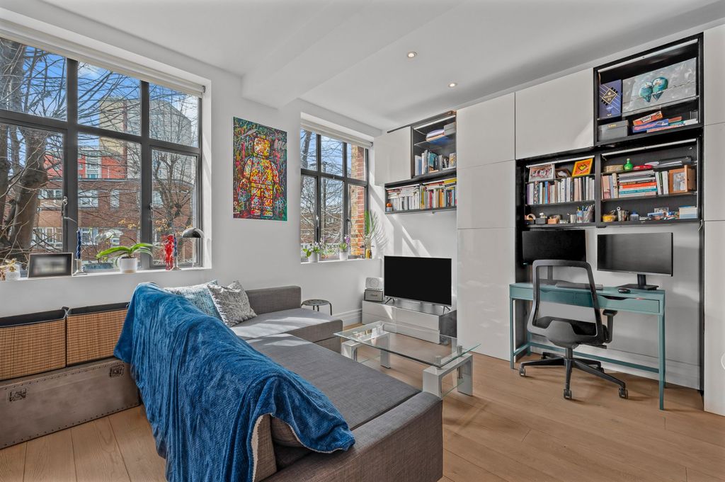 Property photo 3 of 13